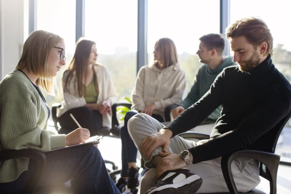 Between Us Club: Пространство опоры и ресурса